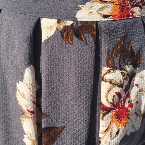 💕Floral Crepe Peony Inverted Pleat Midi - Picture 3 of 6